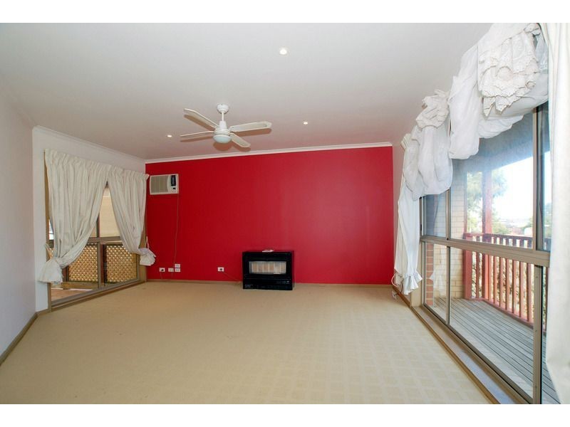 38 Oakwood Drive, Carrum Downs VIC 3201