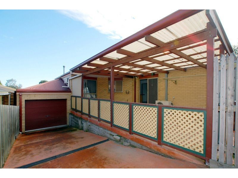 38 Oakwood Drive, Carrum Downs VIC 3201