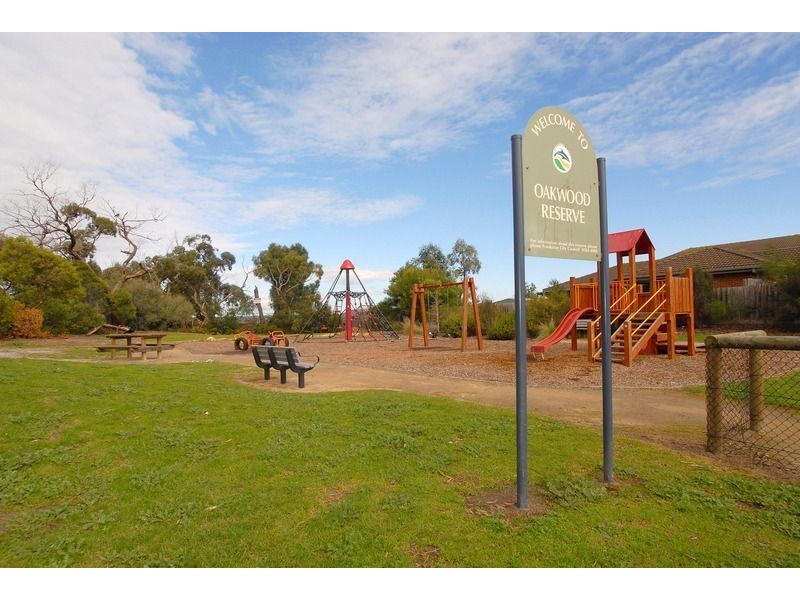 38 Oakwood Drive, Carrum Downs VIC 3201