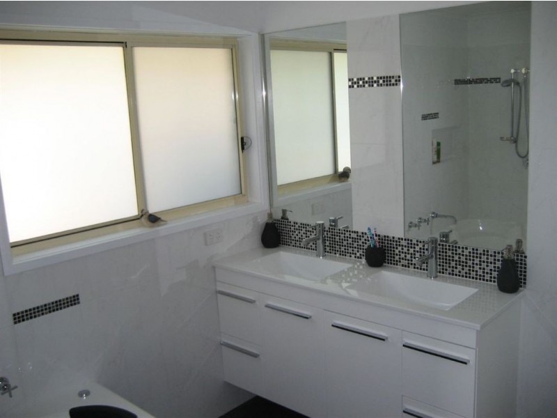 4 Raquel Close, Carrum Downs VIC 3201