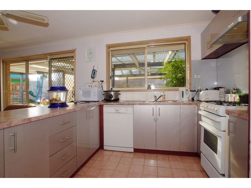 77 Rangeview Drive, Skye VIC 3977