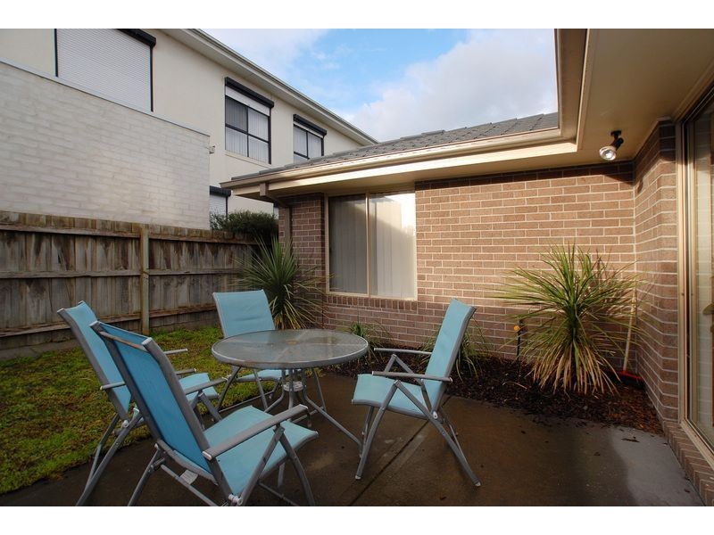 2/24 McCormicks Road, Skye VIC 3977