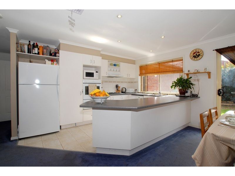 16 McGowan Drive, Skye VIC 3977