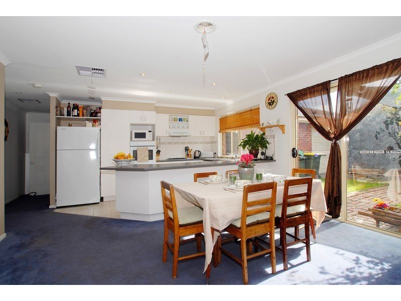 16 McGowan Drive, Skye VIC 3977