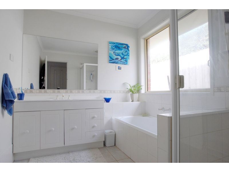 16 McGowan Drive, Skye VIC 3977