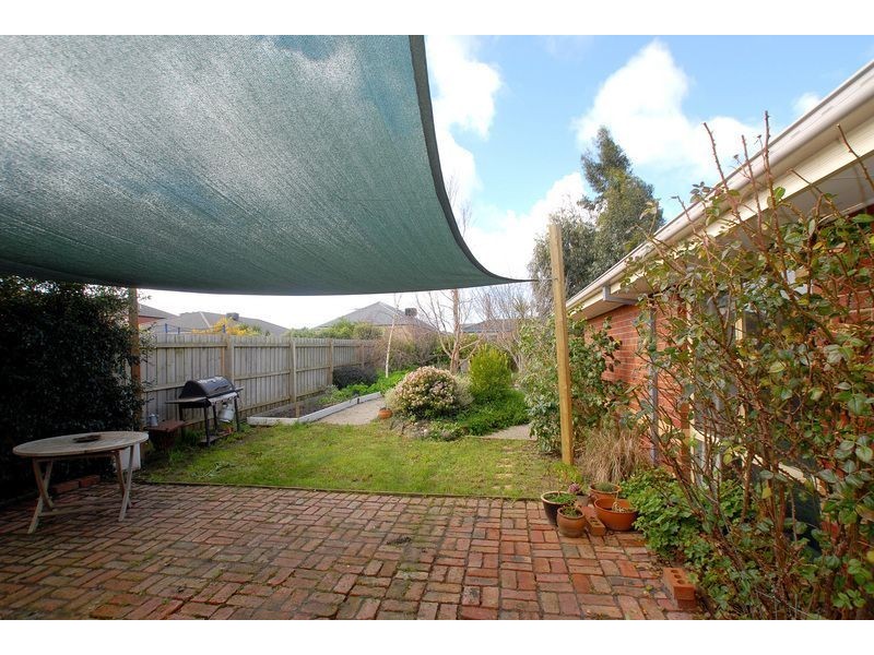 16 McGowan Drive, Skye VIC 3977