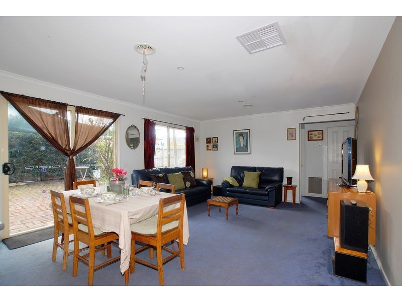 16 McGowan Drive, Skye VIC 3977