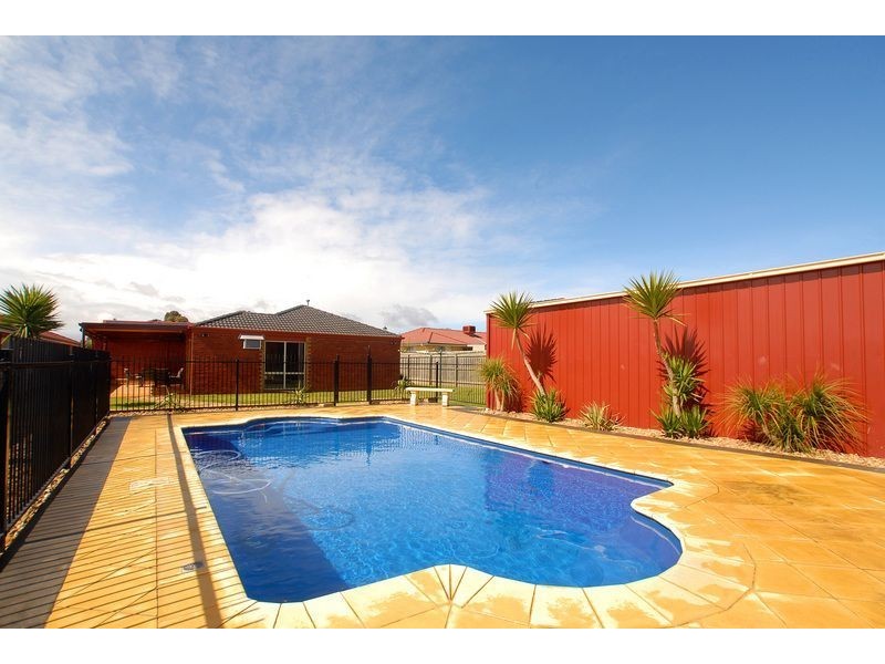 9 McGowan Drive, Skye VIC 3977