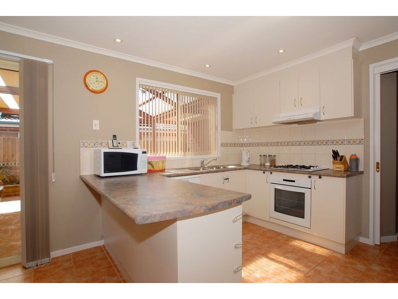 9 McGowan Drive, Skye VIC 3977