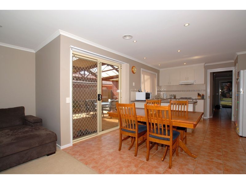 9 McGowan Drive, Skye VIC 3977