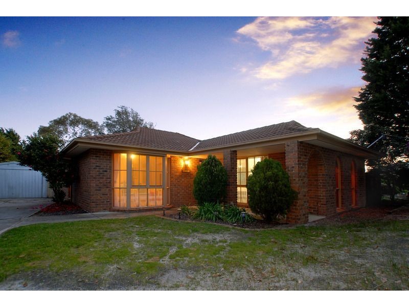 8 Oriole Court, Carrum Downs VIC 3201