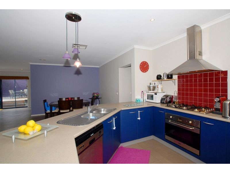 42 Edinburgh Drive, Skye VIC 3977