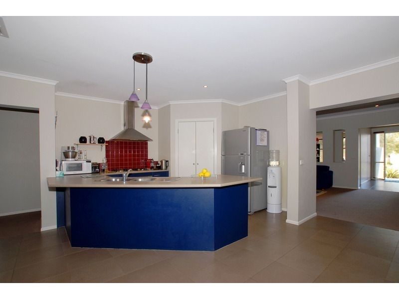 42 Edinburgh Drive, Skye VIC 3977