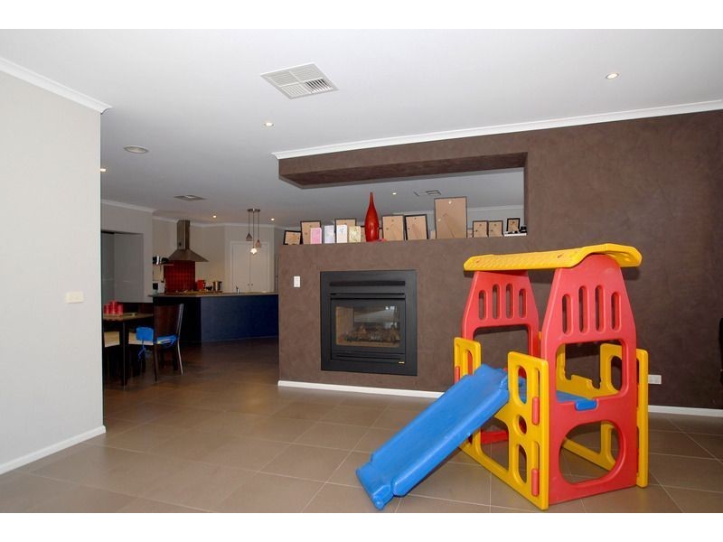 42 Edinburgh Drive, Skye VIC 3977