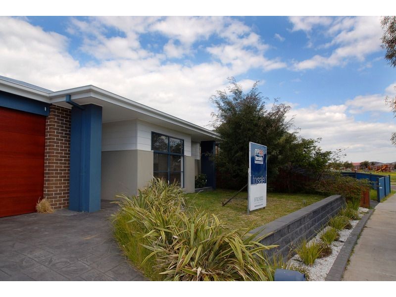 42 Edinburgh Drive, Skye VIC 3977