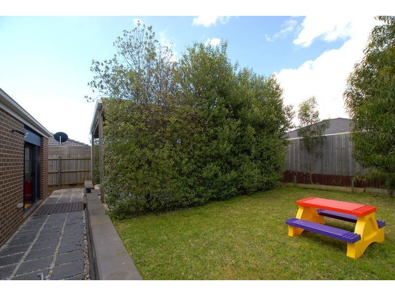 42 Edinburgh Drive, Skye VIC 3977