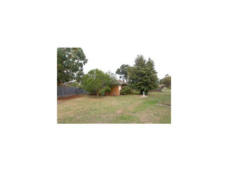 18 Whimbrel Crescent, Carrum Downs VIC 3201