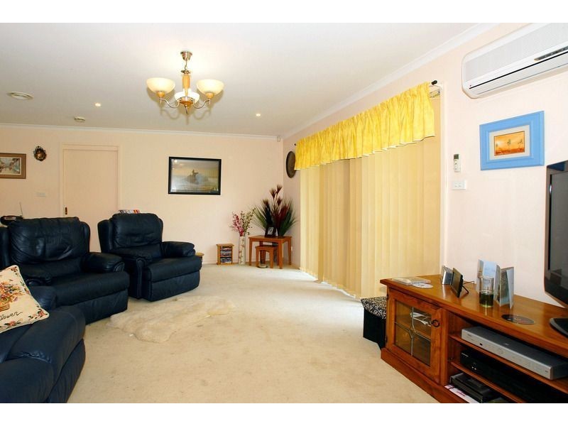 11 Rocklea Crescent, Skye VIC 3977