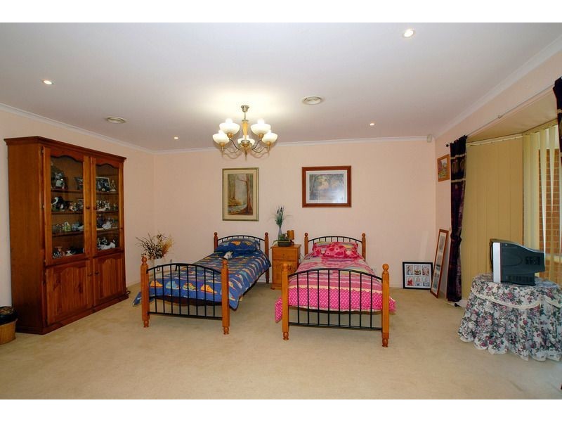 11 Rocklea Crescent, Skye VIC 3977