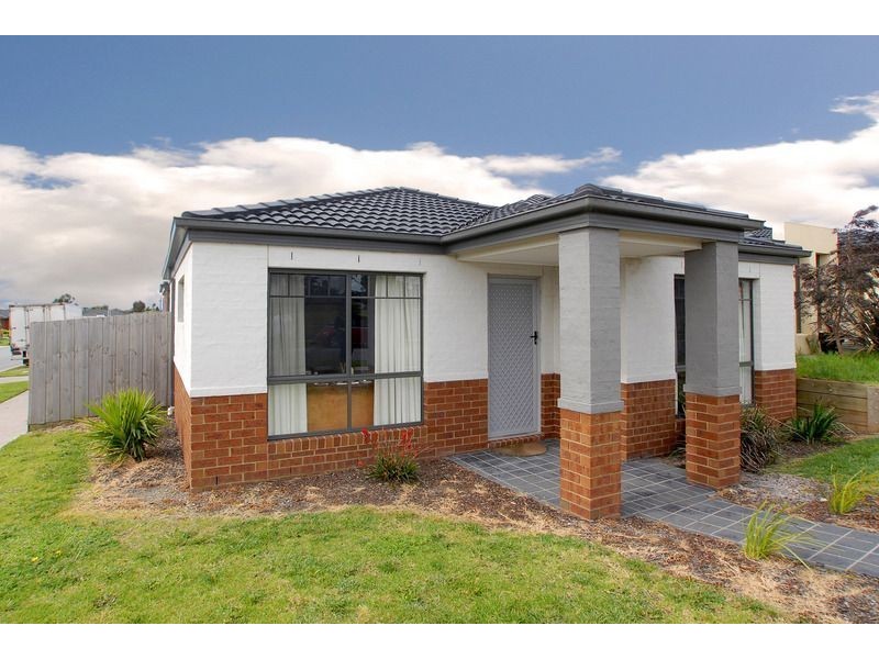 13 Sherbourne Drive, Carrum Downs VIC 3201