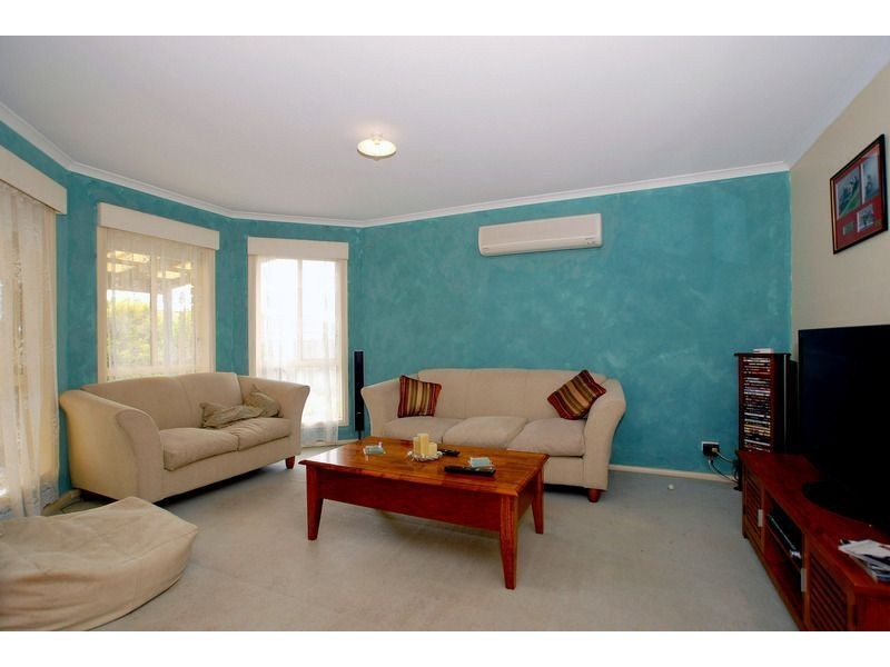 17 John Monash Drive, Skye VIC 3977