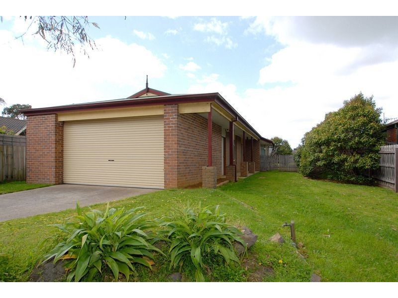 2 Dampier Close, Skye VIC 3977