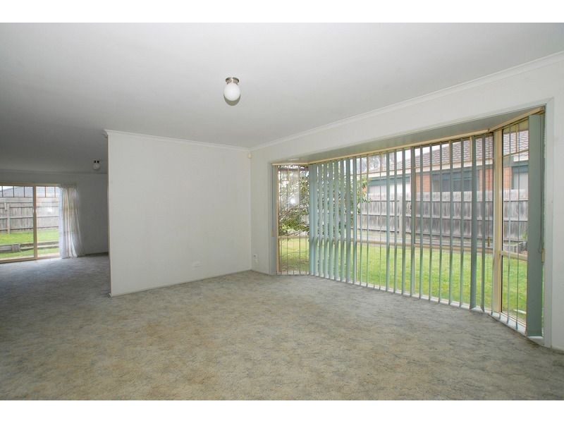 2 Dampier Close, Skye VIC 3977