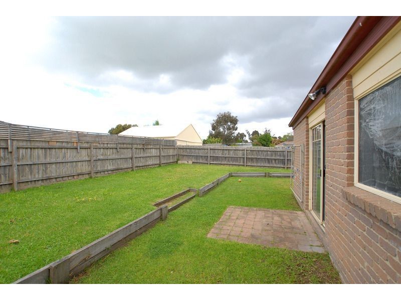 2 Dampier Close, Skye VIC 3977