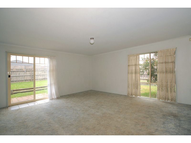 2 Dampier Close, Skye VIC 3977