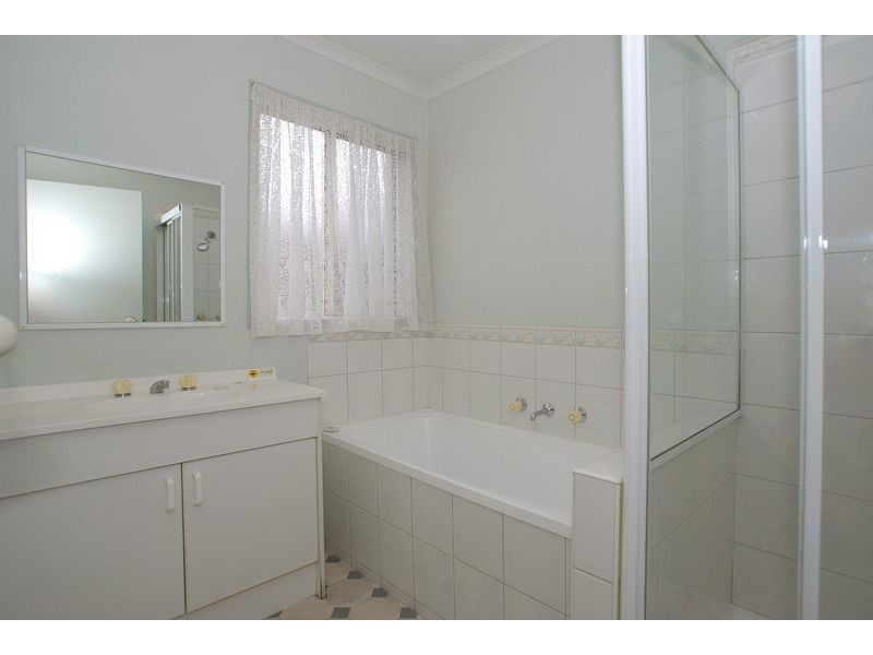 2 Dampier Close, Skye VIC 3977