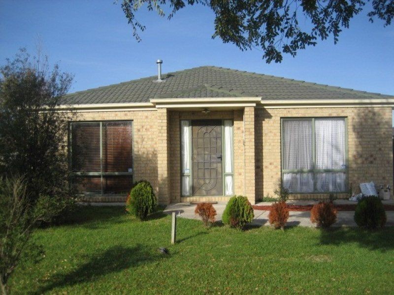 14 Delatite Way, Skye VIC 3977