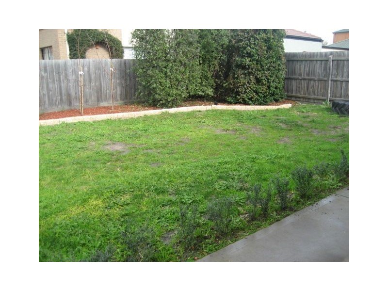 14 Delatite Way, Skye VIC 3977