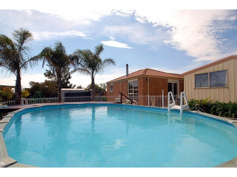 32 Whipbird Drive, Carrum Downs VIC 3201