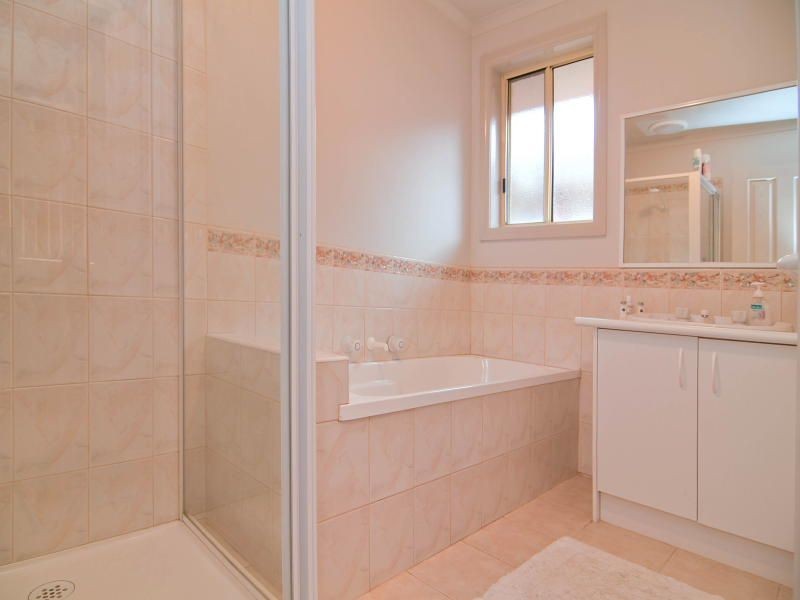 10 Alberton Drive, Cranbourne West VIC 3977