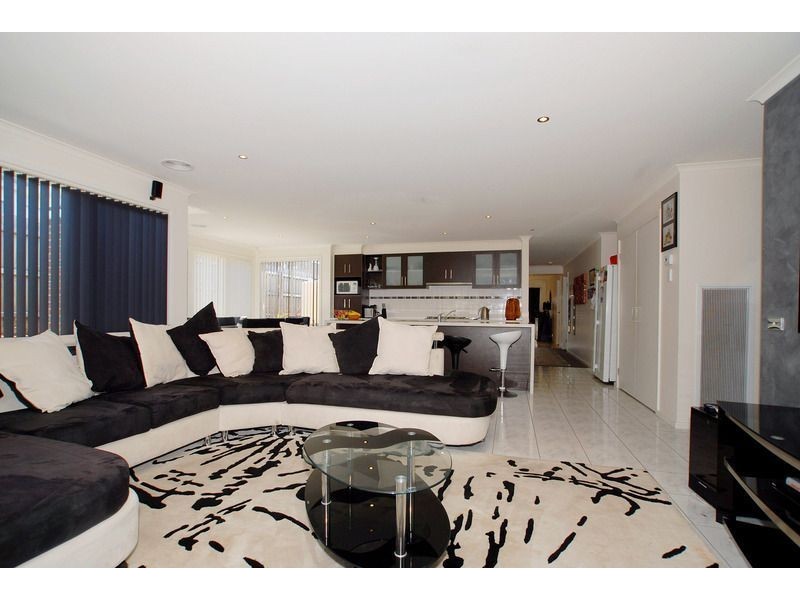12 Madisson Crescent, Carrum Downs VIC 3201