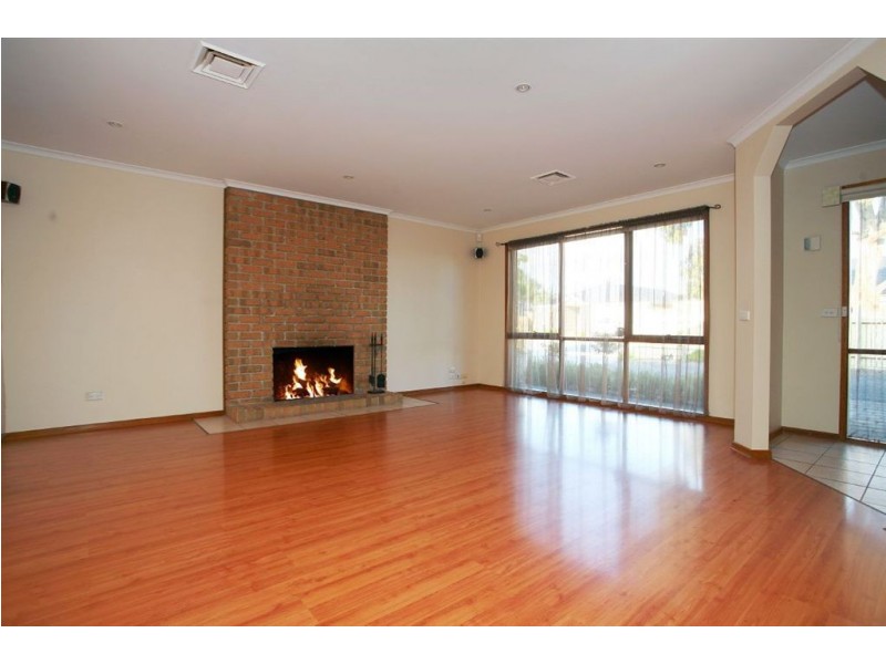 13 Lats Avenue, Carrum Downs VIC 3201