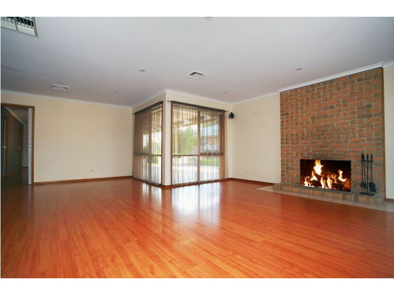 13 Lats Avenue, Carrum Downs VIC 3201