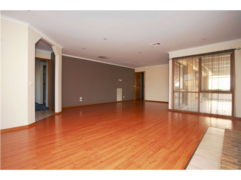13 Lats Avenue, Carrum Downs VIC 3201