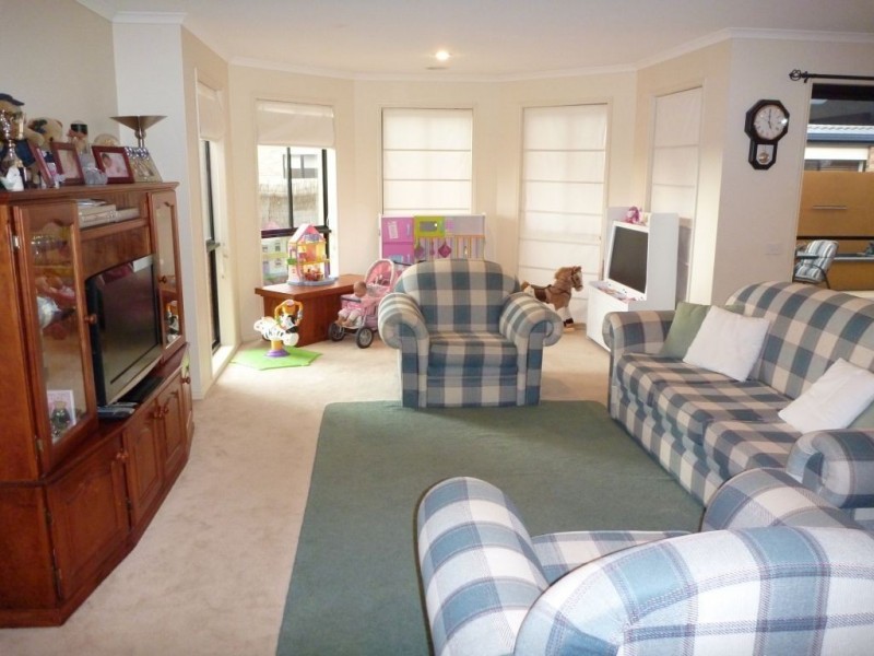 3 Windsor Grange Drive, Skye VIC 3977