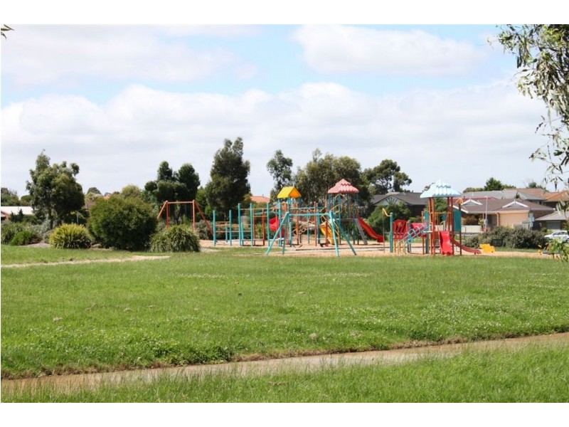 5 Strathearn Court, Carrum Downs VIC 3201