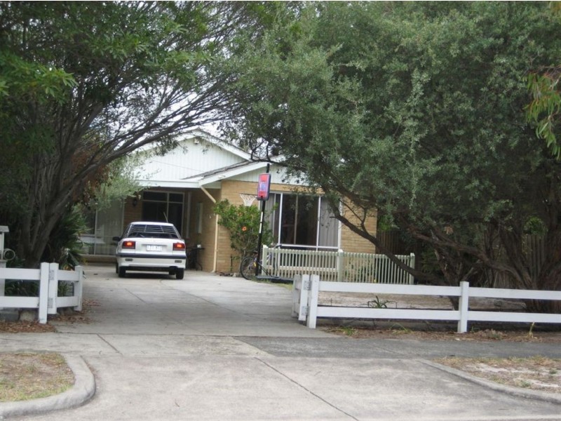 151 Rosslyn Avenue, Seaford VIC 3198