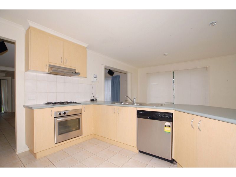 14 Delatite Way, Skye VIC 3977