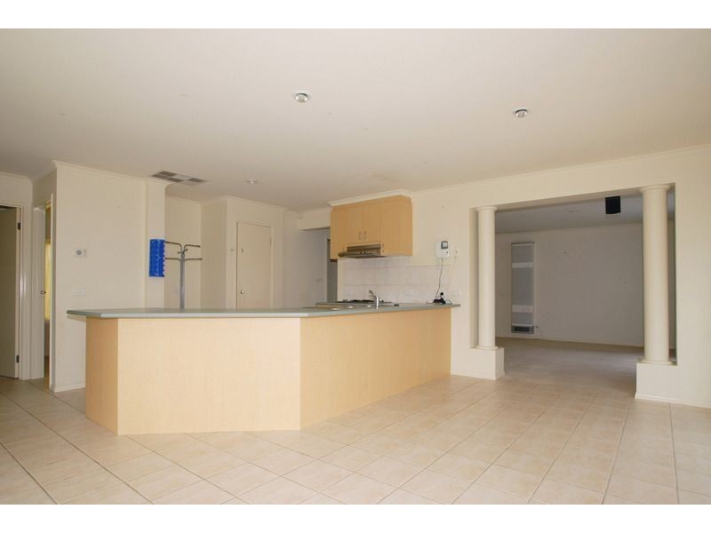 14 Delatite Way, Skye VIC 3977