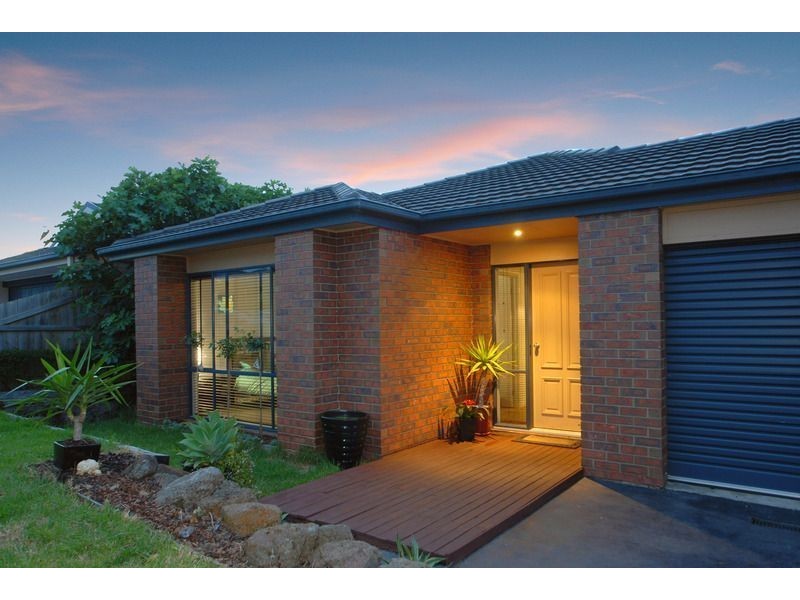 15 Windsor Grange Court, Skye VIC 3977