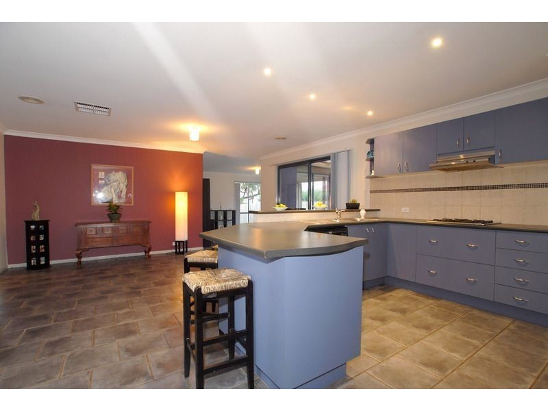 15 Windsor Grange Court, Skye VIC 3977