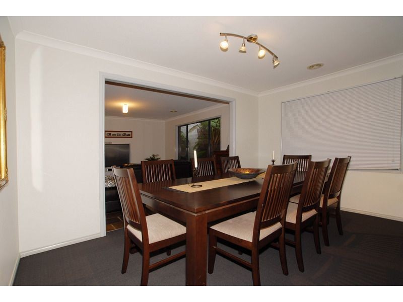 15 Windsor Grange Court, Skye VIC 3977