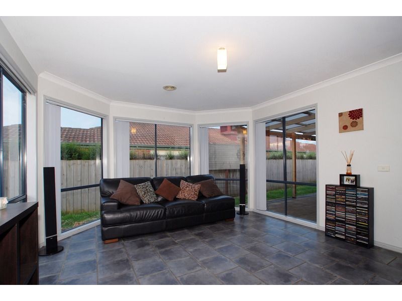 15 Windsor Grange Court, Skye VIC 3977