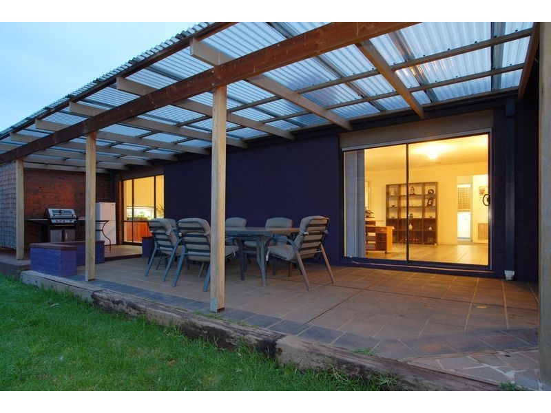 15 Windsor Grange Court, Skye VIC 3977