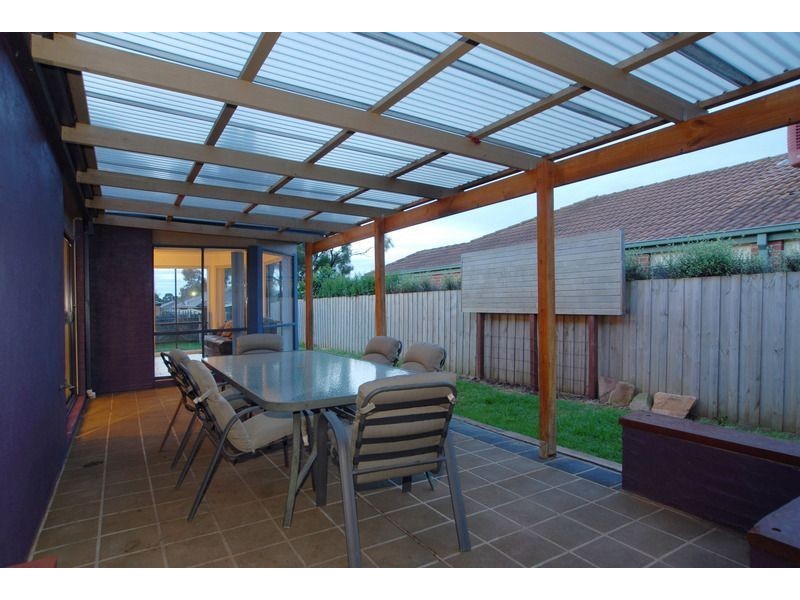 15 Windsor Grange Court, Skye VIC 3977