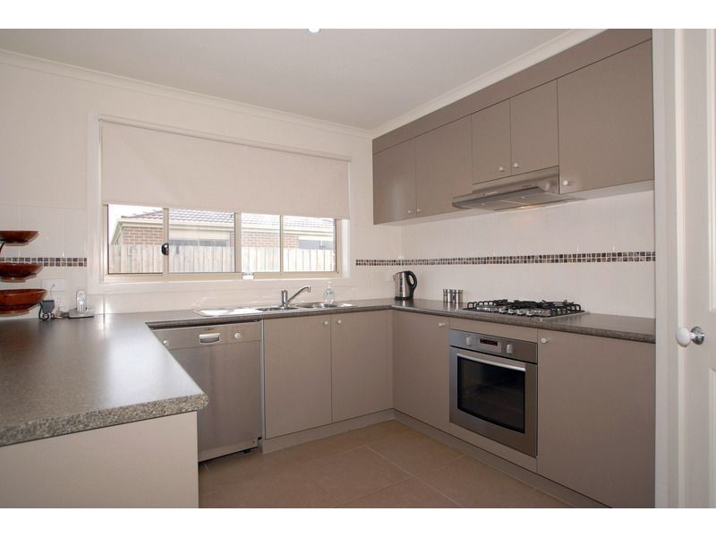 76 Herbert Road, Carrum Downs VIC 3201